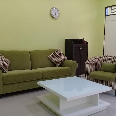 Mirza Homestay Marang Buitenkant foto