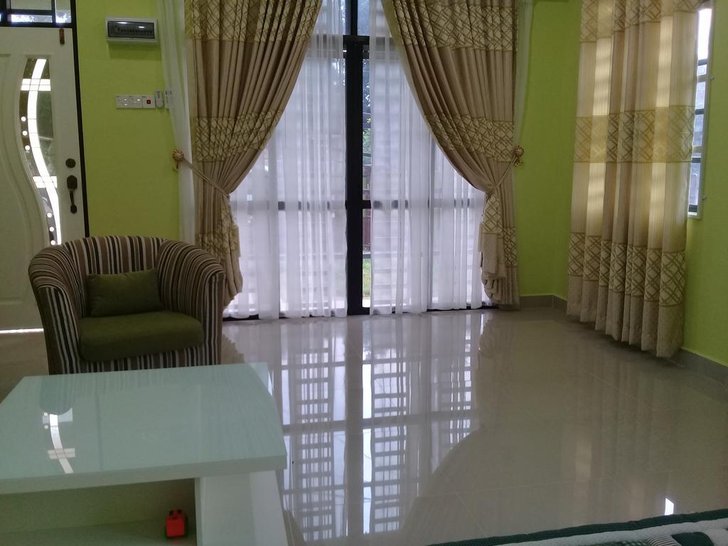 Mirza Homestay Marang Buitenkant foto